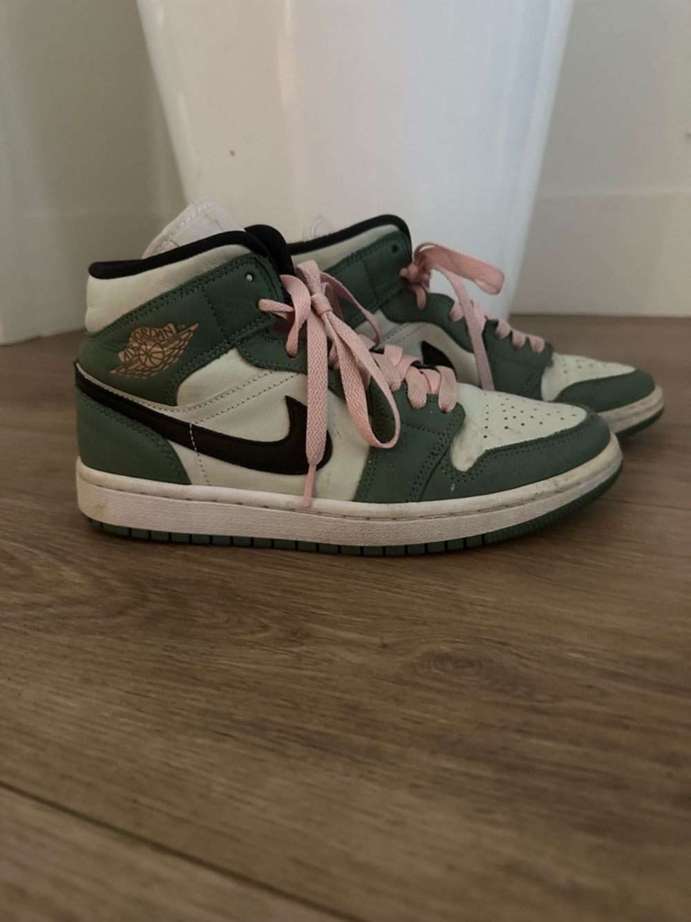 Authentic Dutch green Jordan mid